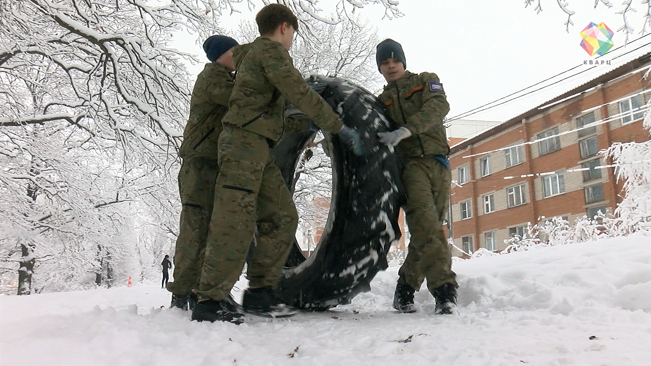 Юнармейцы» сразились в военно-спортивной игре «Служить России». Политика и  общество