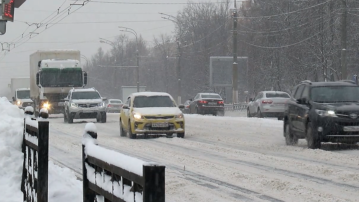 Метель в москве. Метель в подмосковье сегодня. Ухудшение погодных условий гололед. Метель в подмосковье сегодня. Фотографии снегопада.